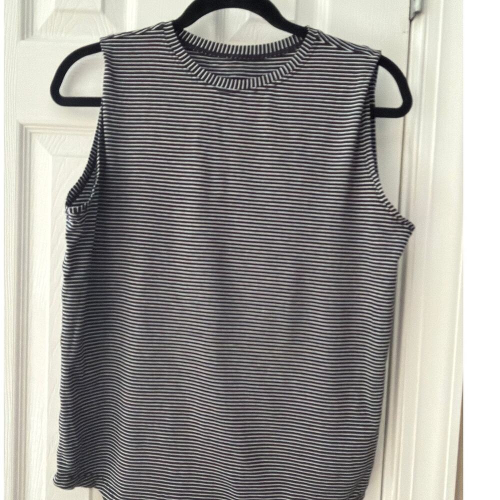 Lululemon Black & White Stripes Sleeveless muscle tank, Size 6